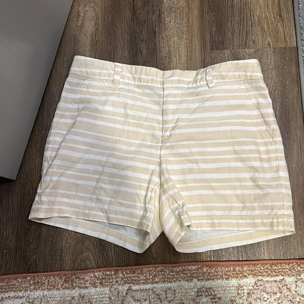 Tommy Hilfiger short sz 6🔥